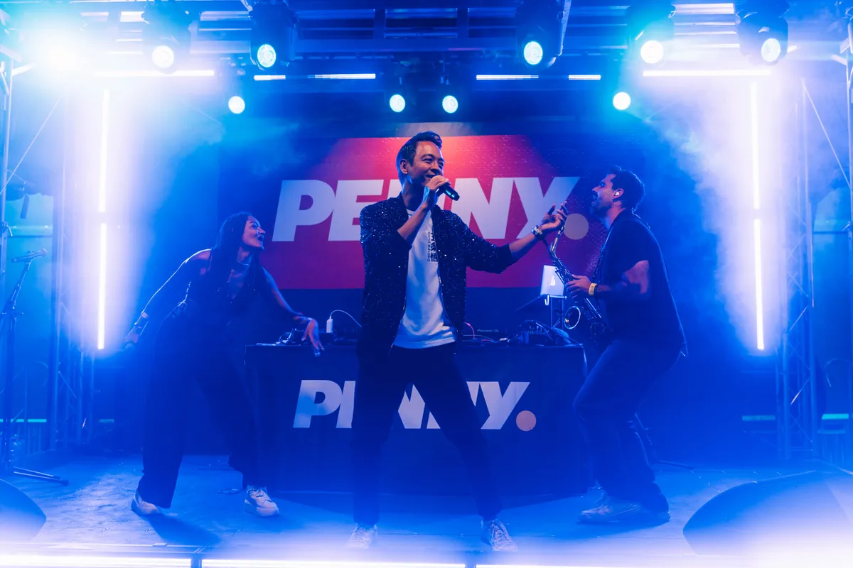 Deejay Plus Festival Galerie: Musik, Tanz und Festivalatmosphäre in Deutschland.